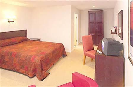 Hotel St Lawrence Luton  Ngoại thất bức ảnh