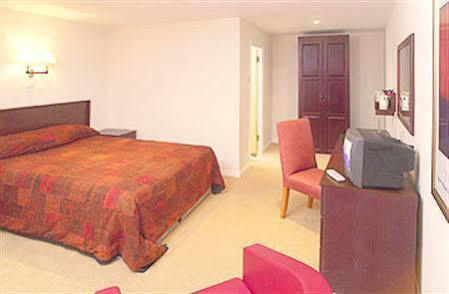 Hotel St Lawrence Luton  Ngoại thất bức ảnh